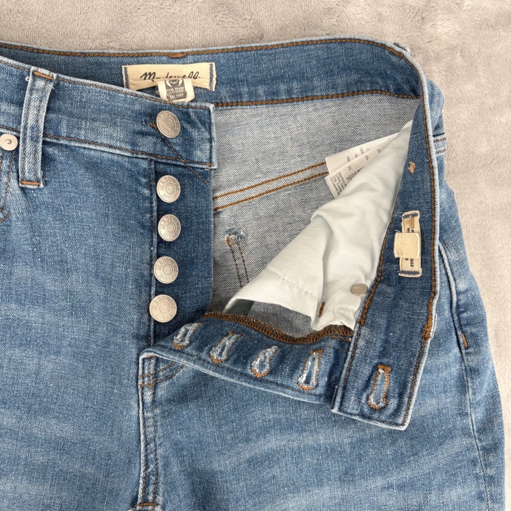 High-Rise Wide Leg Women's Jeans in Medium Blue - Picture 4 of 16